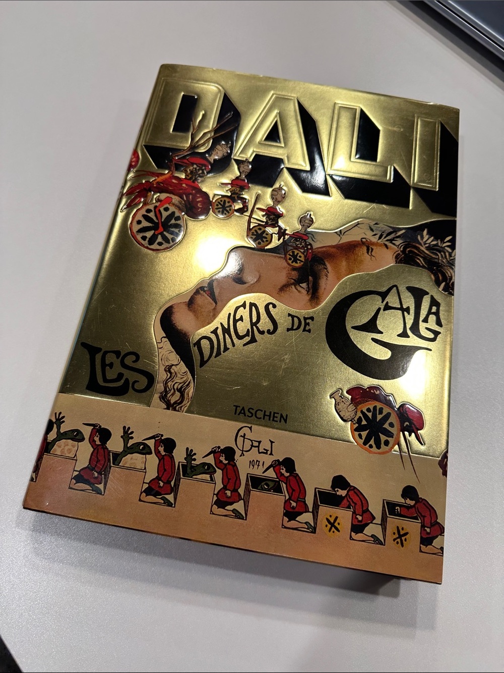 Dalí. Les Dîners de Gala - Artwork, Cookbook & Morsel of Multi-sensory Pleasure